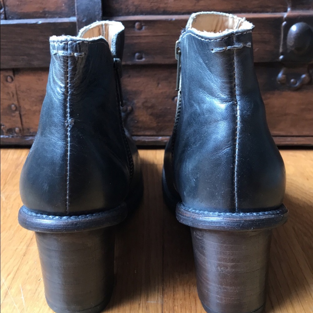 Black ankle bed stü leather ankle booties